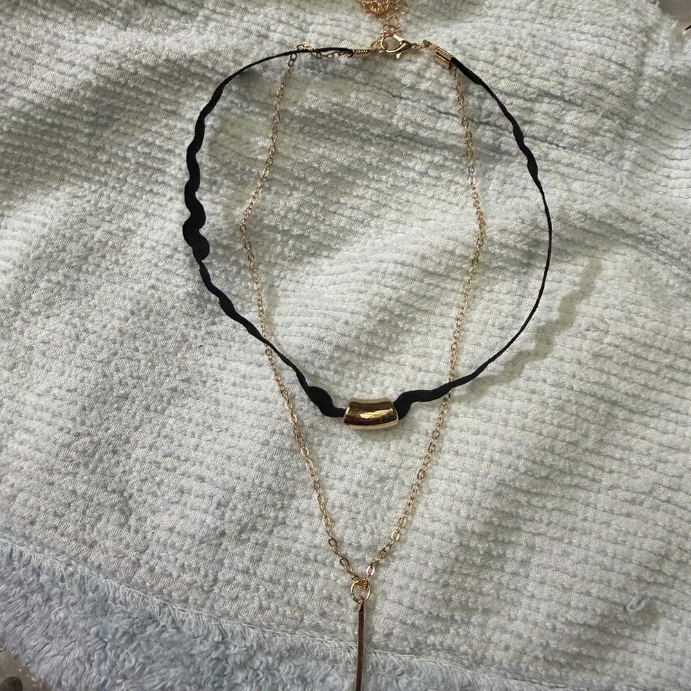 Layered necklace gold bar and black  choker with gold NWT - Picture 3 of 4
